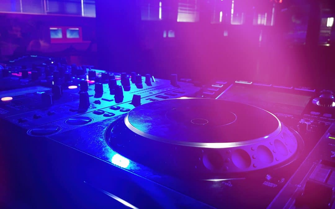 Votre DJ vient sans matériel ? Nous créons votre installation sur-mesure !