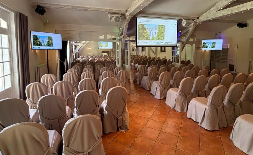 retransmission-video-pleniere-fond-de-salle