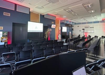 Vidéo projection d&rsquo;assemblée générale : Comment transformer vos locaux avec un double écran ?