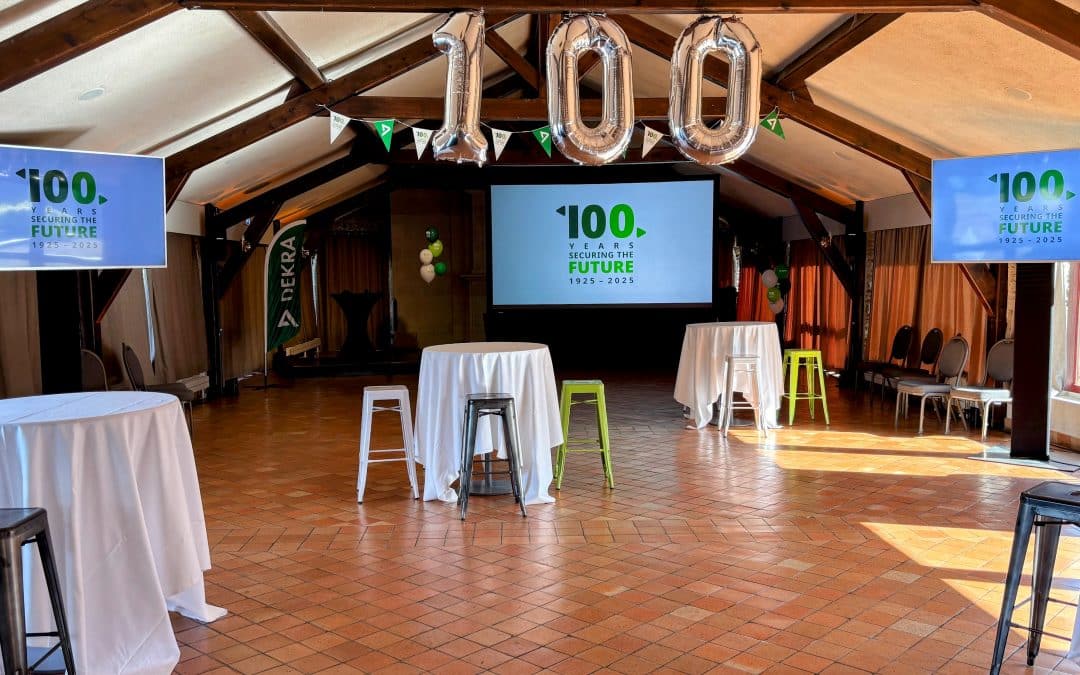 Événement Hybride et Streaming : Célébrer 100 ans d&rsquo;Histoire en Duplex Vidéo