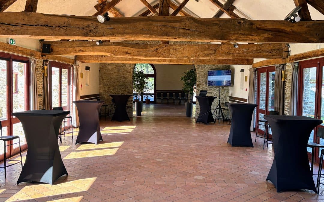 Location écrans et mobilier à Nantes